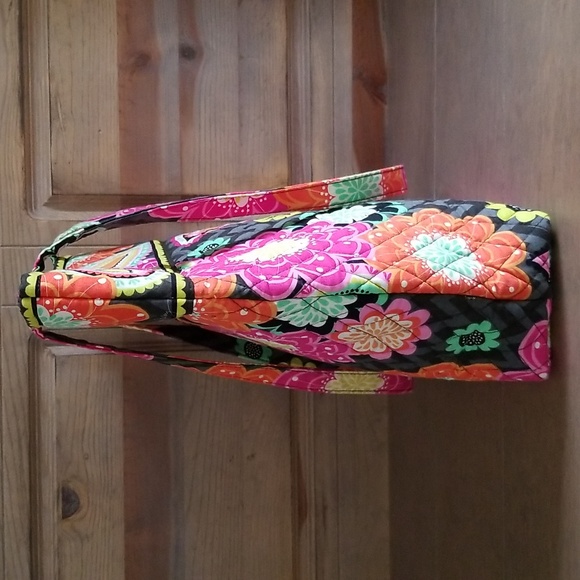 Vera Bradley Ziggy Zinnia Large Tote Bag - Picture 4 of 13